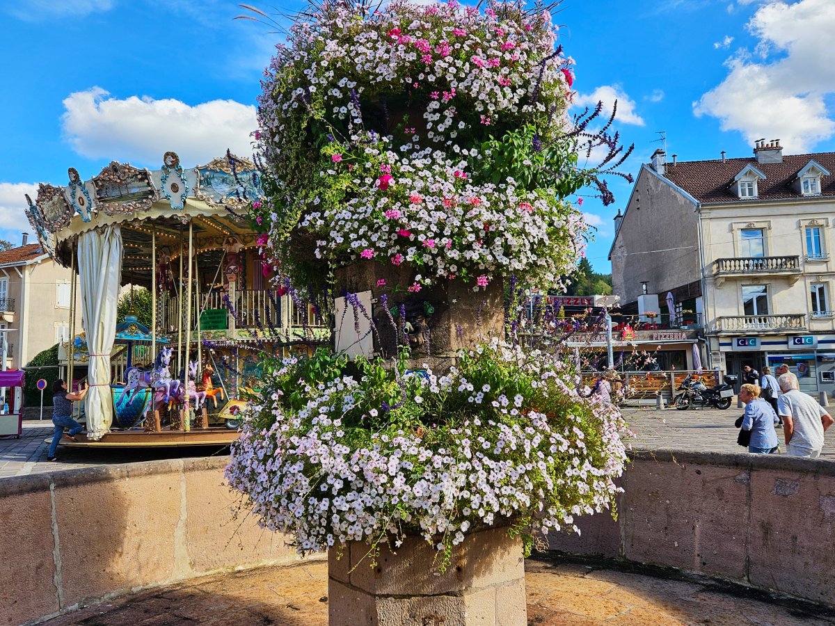 Brunnen und Karusell