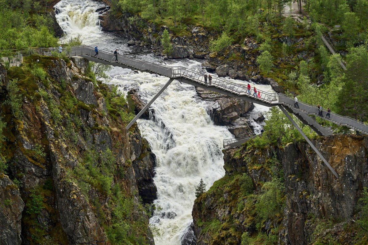 luftige Treppenbrücke