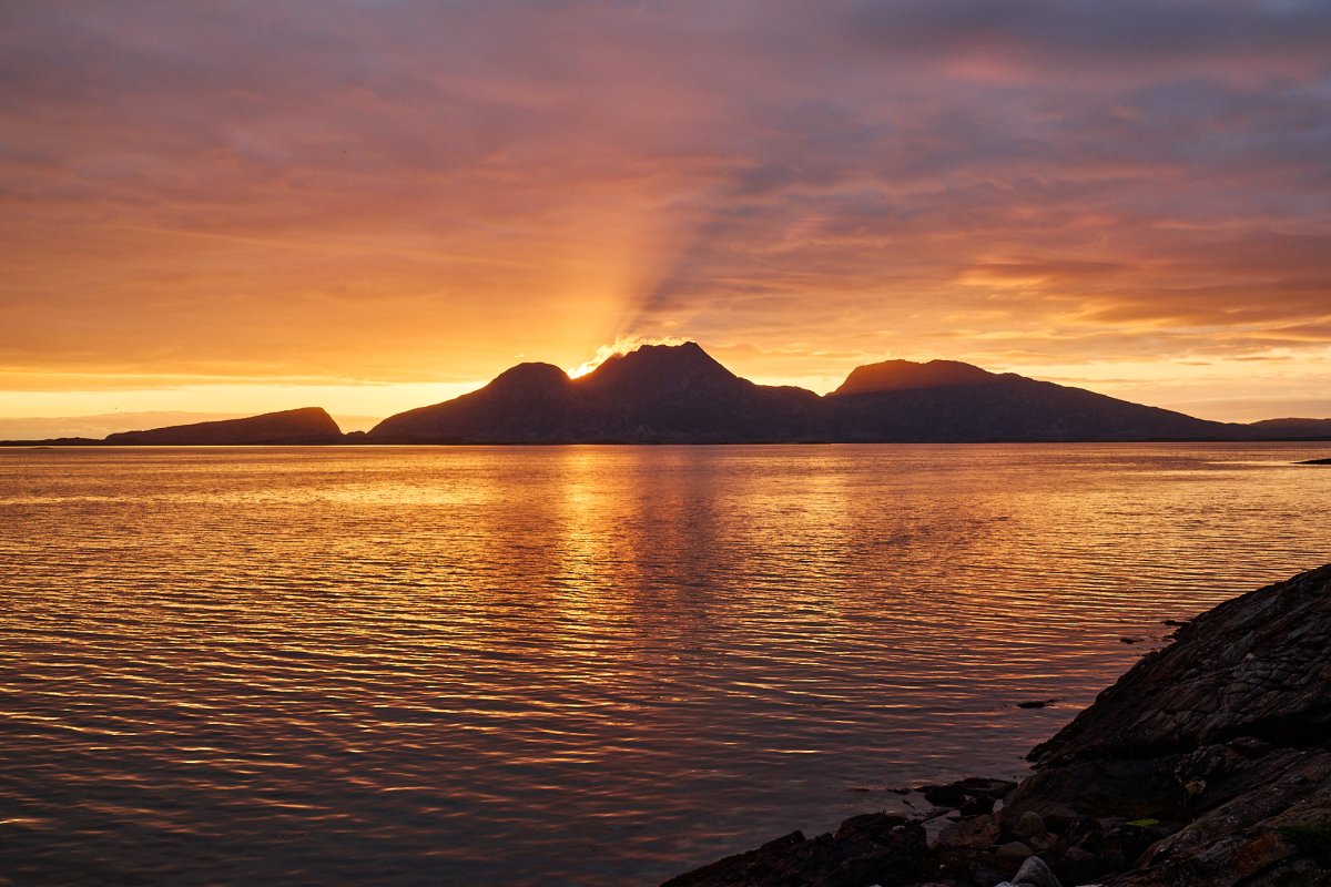 Sonnenuntergang hinter den Dønnamannen